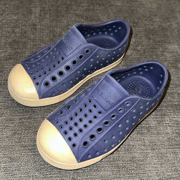 NATIVE Navy Blue Slip on’s - Picture 1 of 4